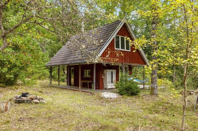 Exterior view of the holiday home and large plot