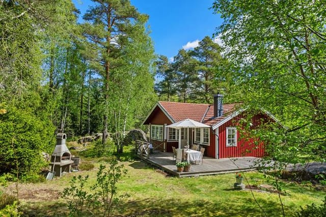 Front view of the red cottage