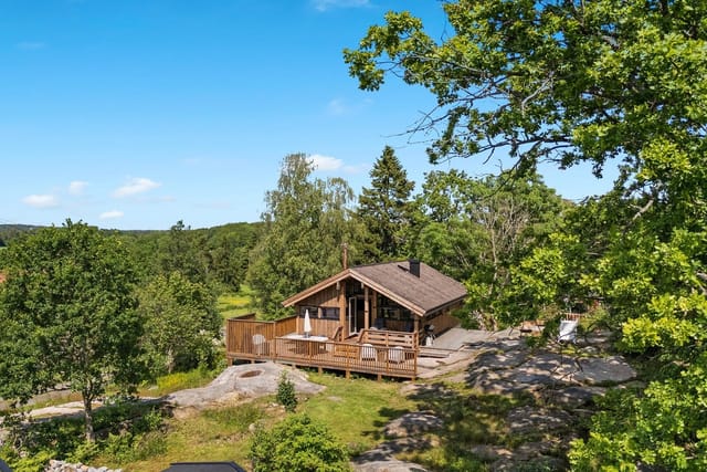 Front view of the property