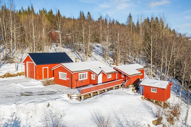 Aktiv Eiendomsmegling v/ Hallvard Fjone presents Ottarveien 2 - a beautiful and well-maintained leisure property with an attractive location at Kråkmoen.