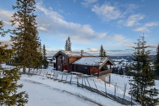 Welcome to Jerpehaugen 2. The plot is beautifully situated in an established cabin area with fantastic views.