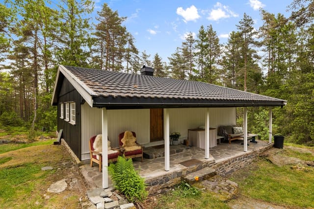 Welcome to Skirød 13 - A cozy forest cabin in scenic surroundings within walking distance to idyllic Vansjø.