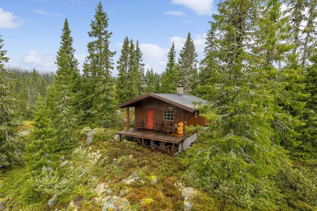 Welcome to Grøtåshaugen 191 – a cozy cabin with a good layout in quiet and peaceful surroundings, right by the cross-country ski trail!