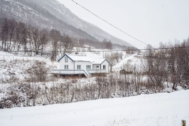 A charming cabin from 1910, extended in 2003 with extra bedroom, bathroom, and kitchen