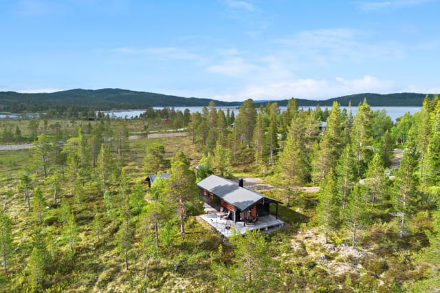 Welcome to Djupåvegen 69! A beautiful and well-maintained leisure property.