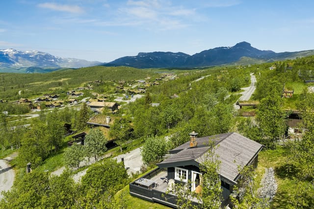 Real estate agent Ida Follinglo presents Rabbevegen 14 with a beautiful location in Stakkstølie. Photo: EFKT v/ Tor Solberg