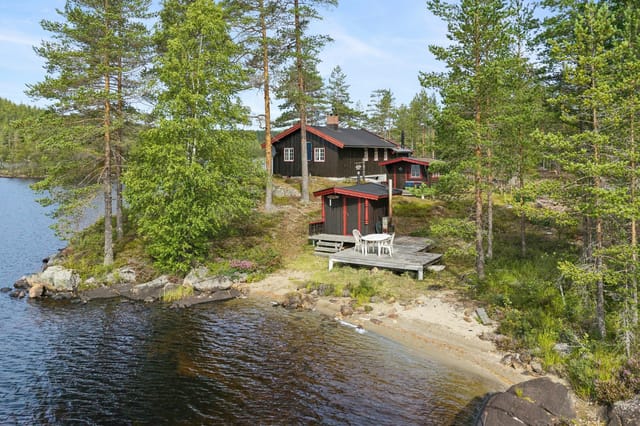 Idyllic cabin by the lake