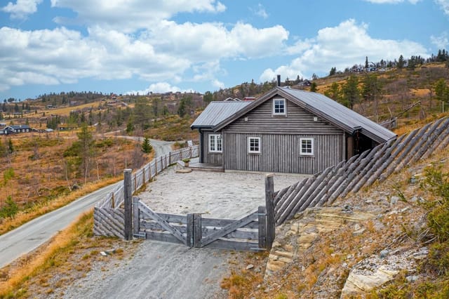 The cabin is located on the edge of the old summer farm area at Lyseren.