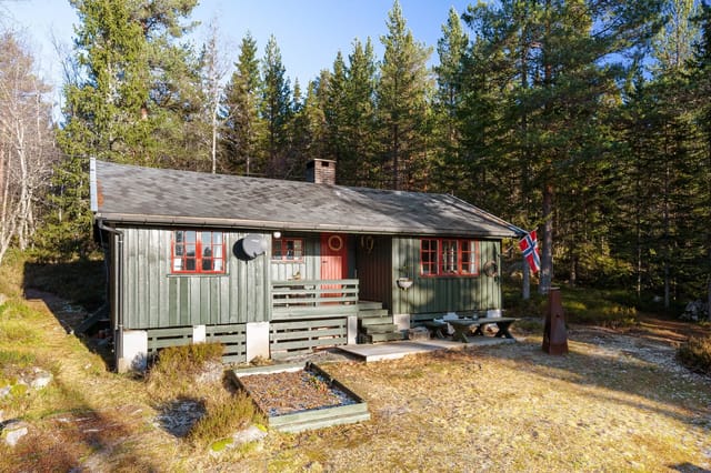 Charming cabin in tranquil surroundings at Våmur