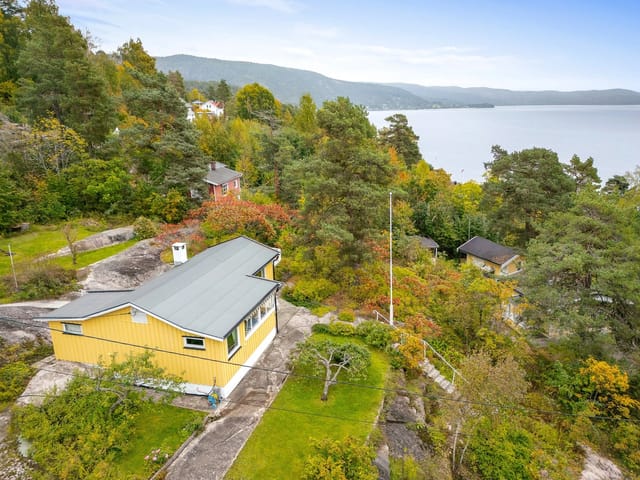 Charming cabin with fjord view