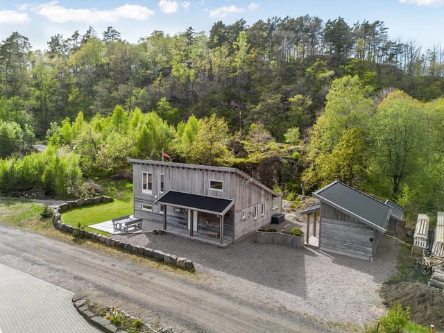 Front view of the property
