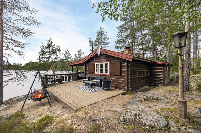 Charming cabin on its own island at the water's edge