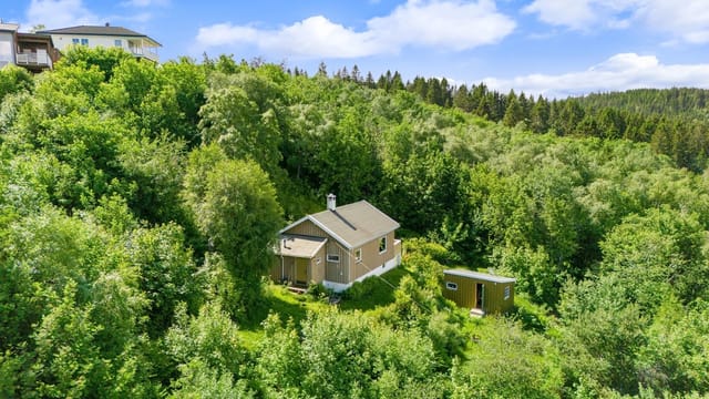 Welcome to Bengtplassen 36, a charming cabin with annex!