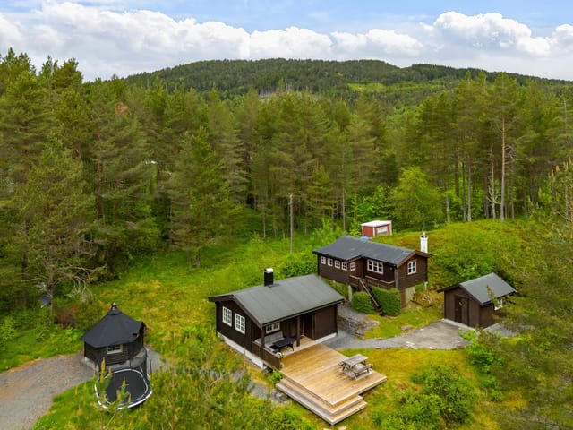 Grimsmyrvegen 105 presented by real estate agent Terje Hoel, Notar