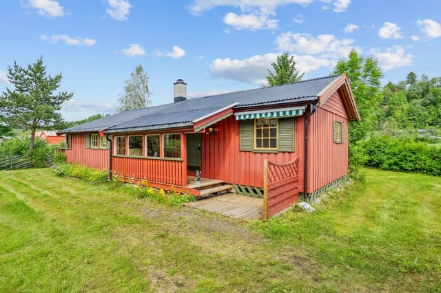 Welcome to Røssetmoene 13! A spacious property with a rural location just 3 minutes from Mebonden.