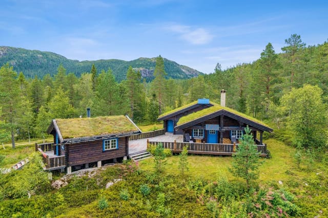 Front view of the cabin at Vikerseterveien 945