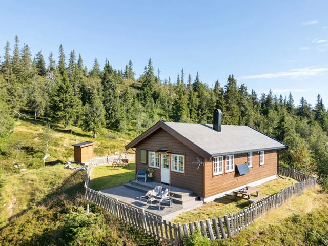 Welcome to Østre Skinnerlifjellvegen 55!