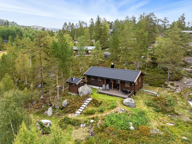 Beautiful cabin in scenic surroundings