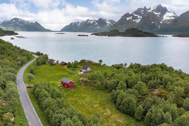 Holiday home with large property