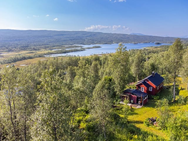 Peaceful and quiet cabin in secluded and scenic surroundings