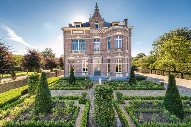 View of the front of the villa