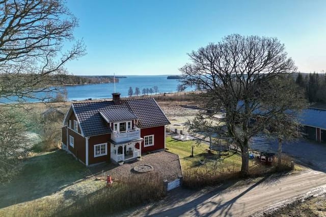 6 rooms farm without agriculture at Västra Bjurvik 2564 Rudskoga Kristinehamns kommun