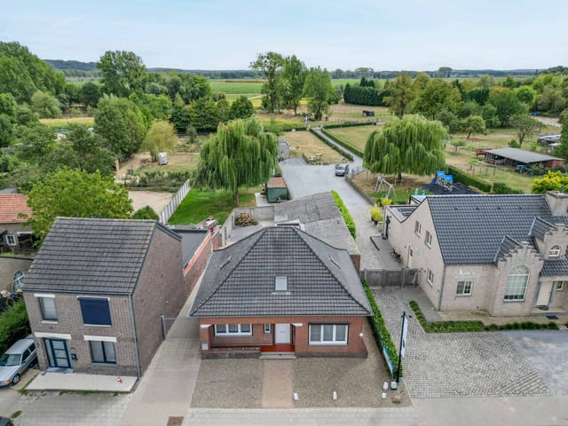 Front view of Pastoor Goossenslaan 72