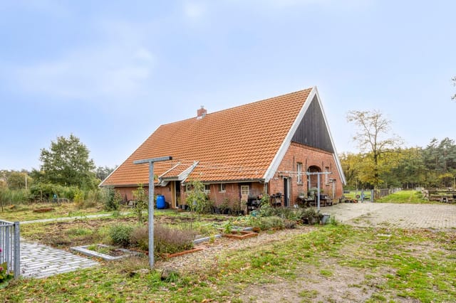 Front view of Hooge Weg 4