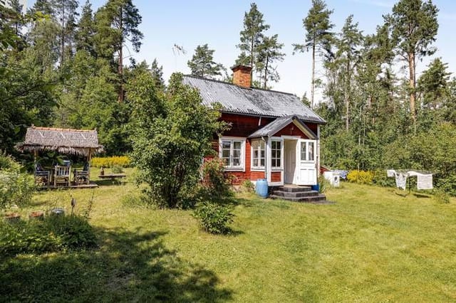Exterior view of the cottage and garden