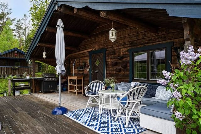 Exterior view of the log cabin