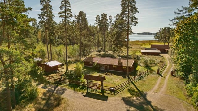 Exterior view of the summer cottage with lake in the background