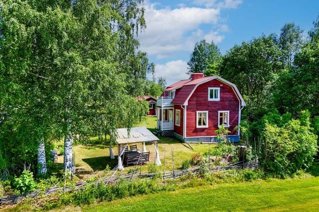 Exterior view of the summer cottage