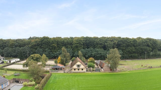 Front view of Grafwegenerstrasse 16