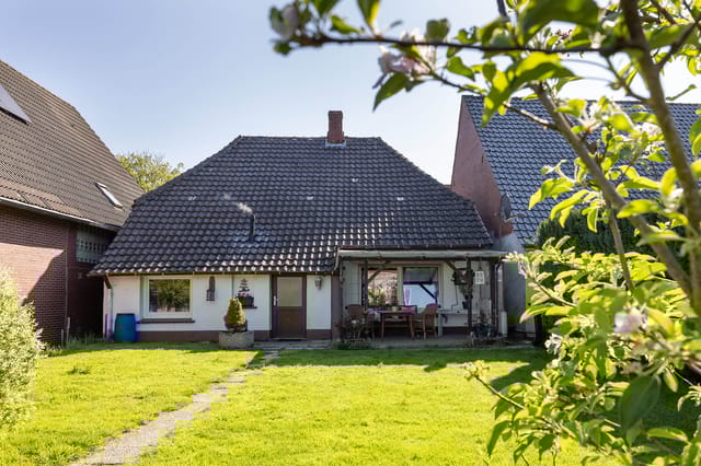 Front view of Dorfstraße 26