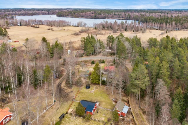 Front view of Hällebo 907 country home