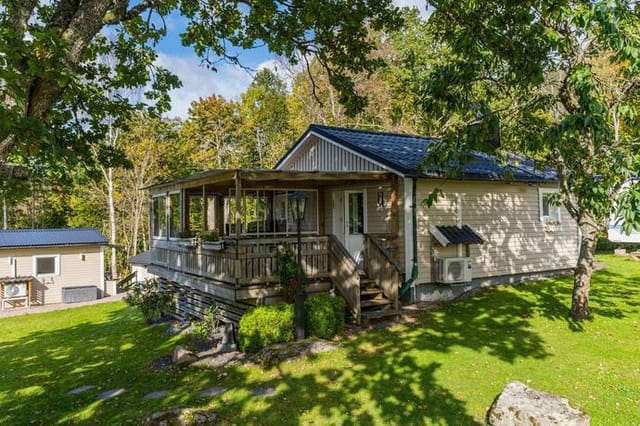 Cottage exterior view