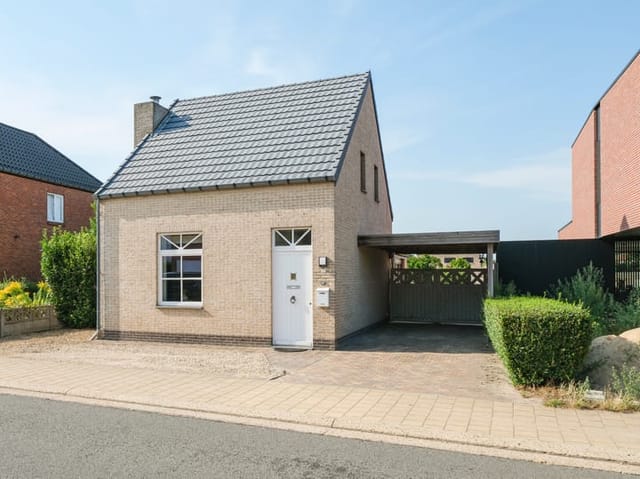 Front view of Kloosterstraat 147