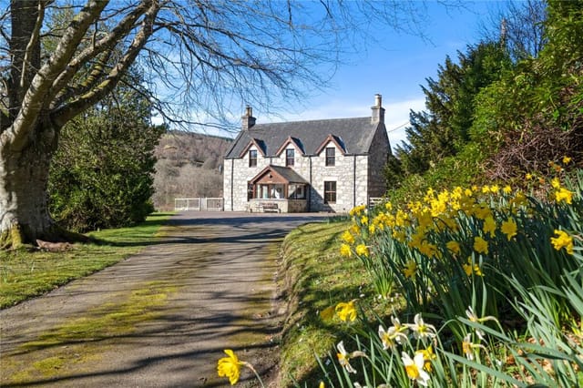 Front view of Oakbank House