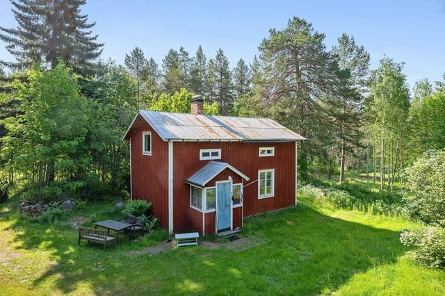 Cottage exterior view