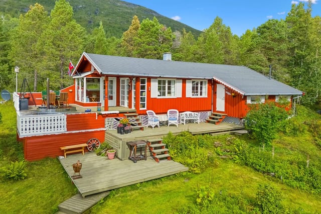 Welcome to Valnesfjordveien 164 and this beautiful cabin complex with a stunning view!