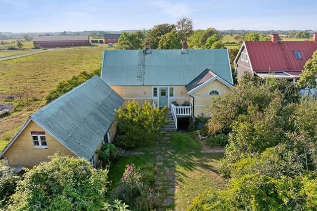 Front view of the cottage