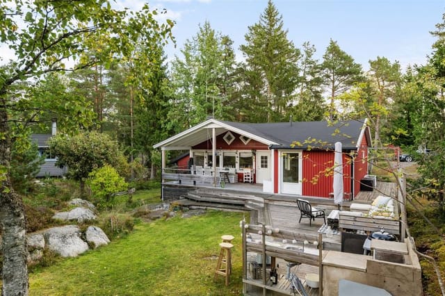 Front view of the winterized holiday home