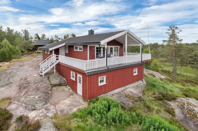 Sunny and idyllic cabin at Hægeland/Lauvås