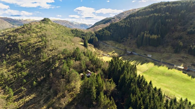 Welcome to Kvamsvegen - the accessible valley on the mountainside between Gaupås and Indre Arna on the east side of Byfjellene in Bergen!