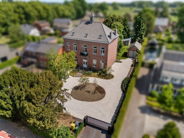 Front view of Van Aertselaerstraat 65