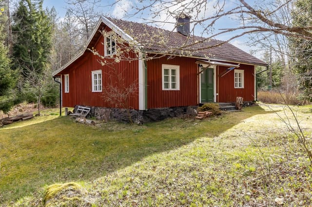 Front view of Eriksbacken 5