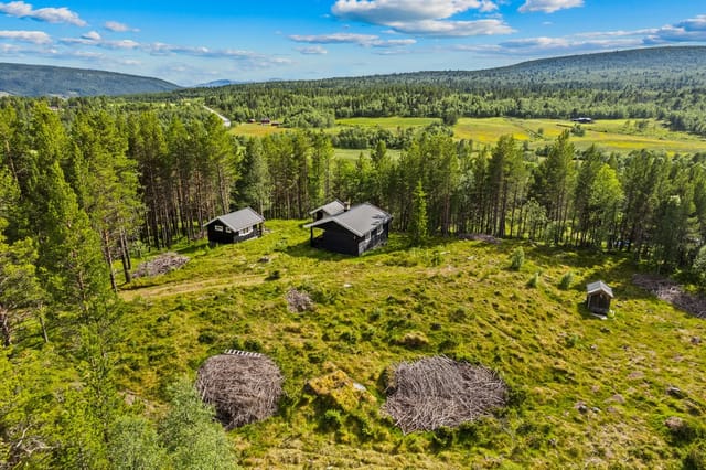 PrivatMegleren Lillehammer v/ Pernille Enger Lunn presents this charming property in beautiful Skåbu.