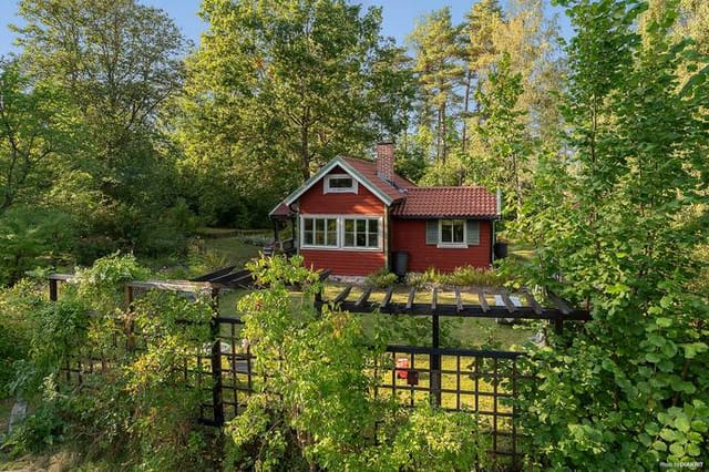 Front view of the cottage