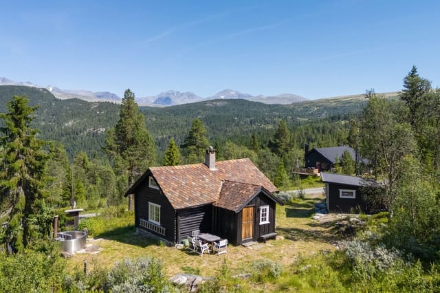 Fantastic location with great views and proximity to excellent hiking opportunities year-round.