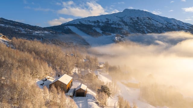 Welcome to Grosetlie 167 – Cabin with fantastic location high above Grøndalen with amazing views and excellent sun exposure